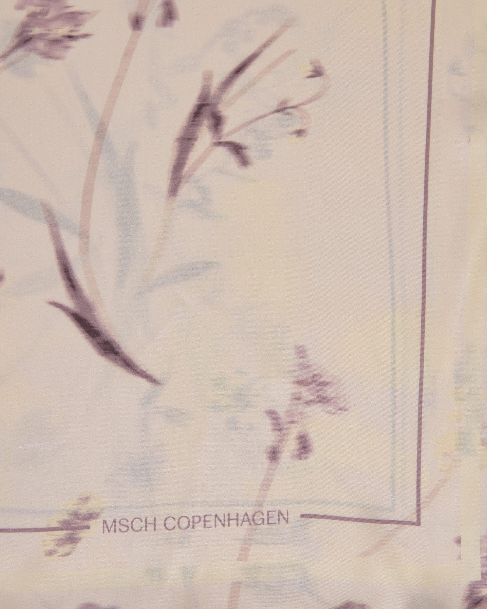 MSCHFimme Logo Scarf AOP – BIRCH FLOWER, close-up